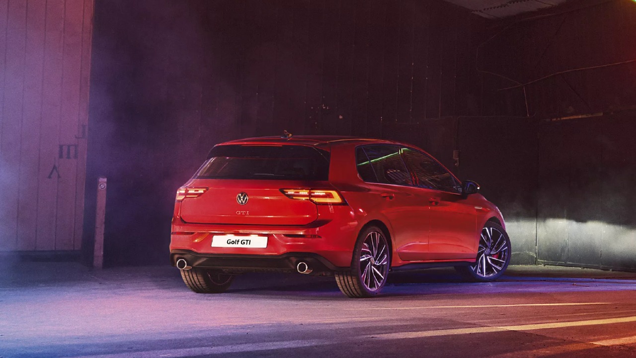 Prices and Specifications for Volkswagen Golf GTI P1 2023 in UAE